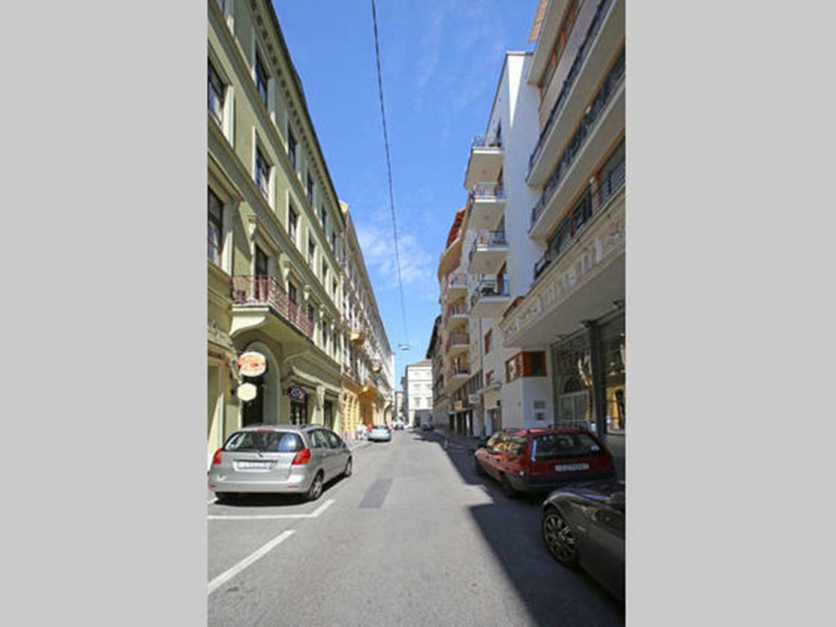 Downtown Garden Isle In Urban Style-Free Parking Apartment Budapest Ngoại thất bức ảnh
